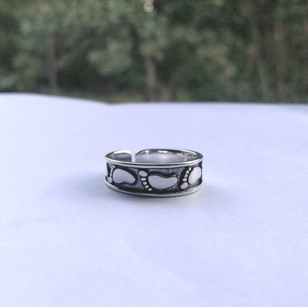 Footprints Toe Ring